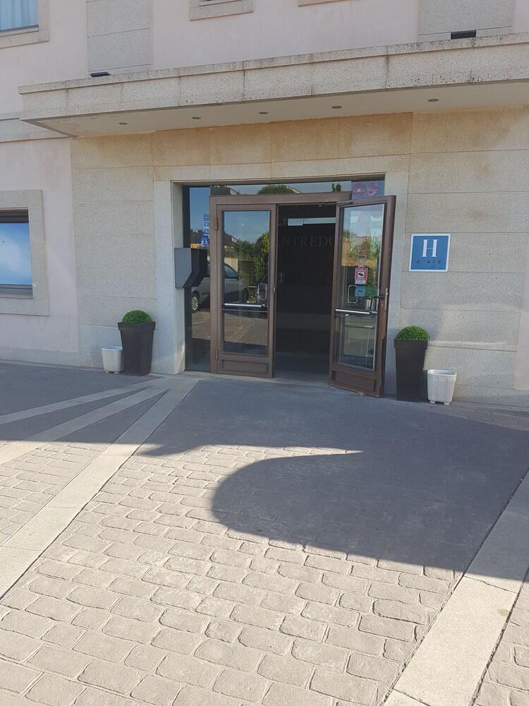 Hotel Entredos Guijuelo Exterior photo